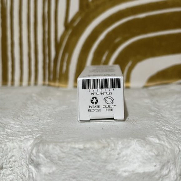 Ever (Petal) SMOOTH Peptide Lip Therapy - Picture 7 of 7